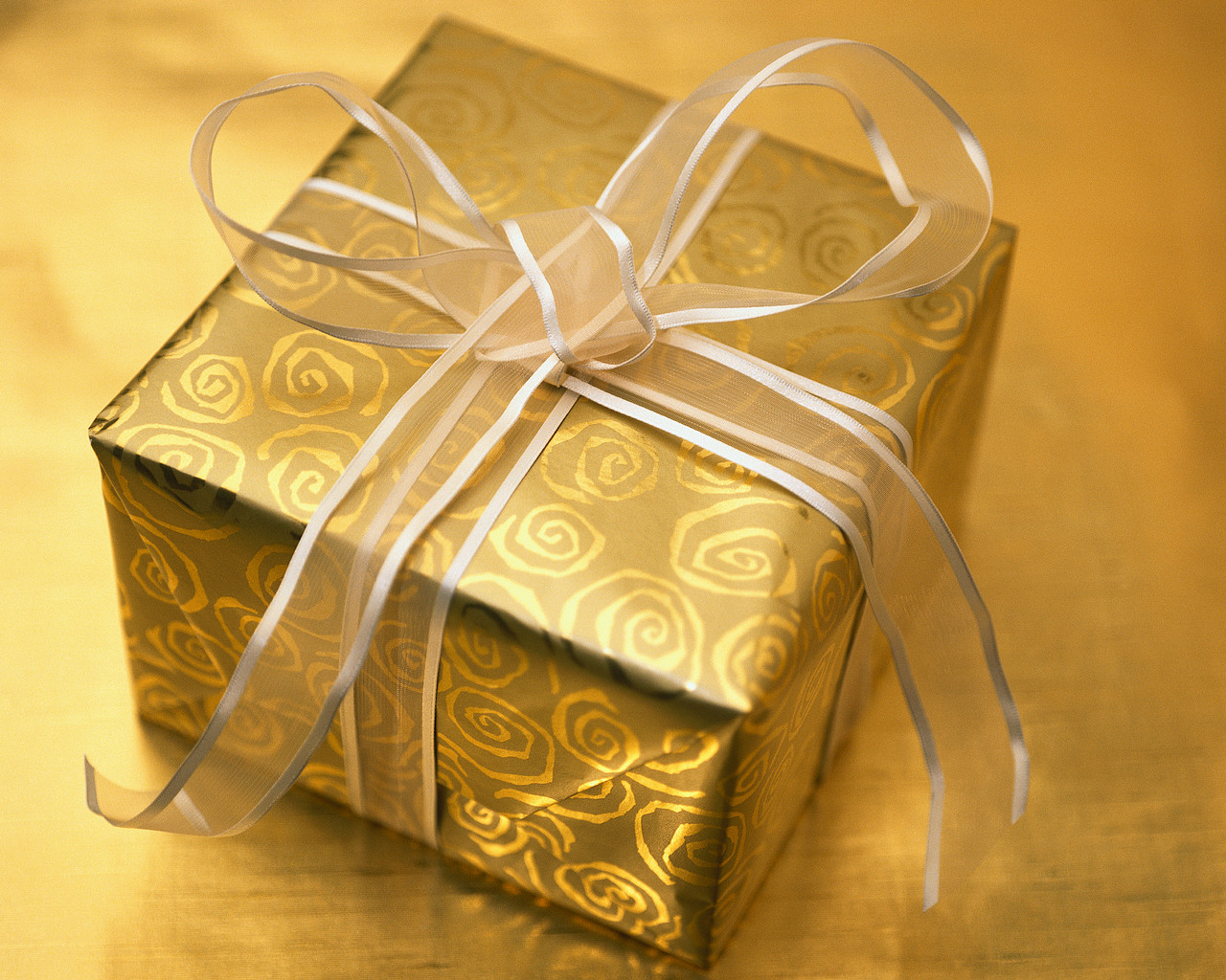 Gifts Under 5  Cheap Gift Ideas  IWOOT UK